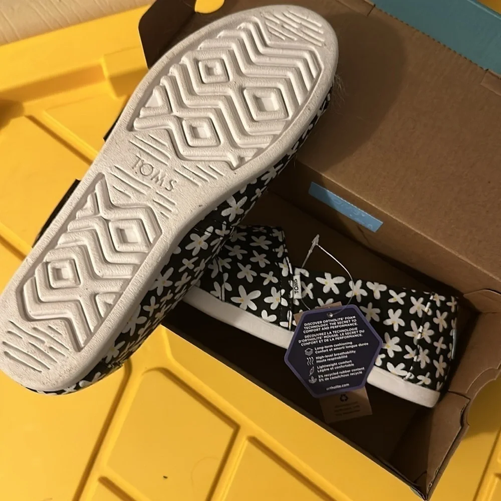 TOMS Women’s Alpargata Black Sun Daisies Shoes - Size 8